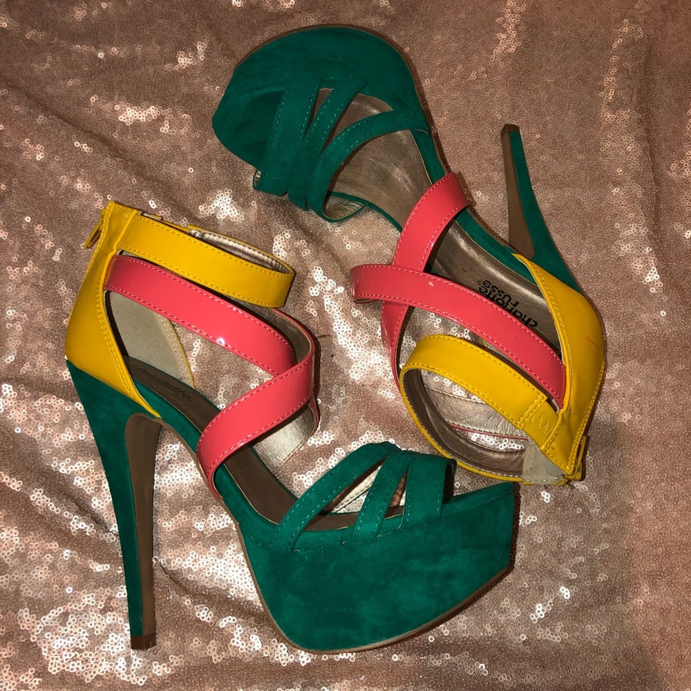 CHARLOTTE RUSSE | Platforms - Picture 2 of 8